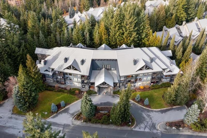 Ski inSki out - Steam shower - Roof top Hot tub- Air Conditioning - image 10