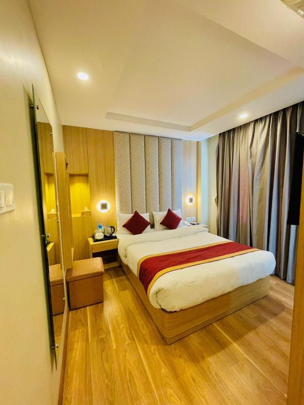 Deluxe Double Room image 1