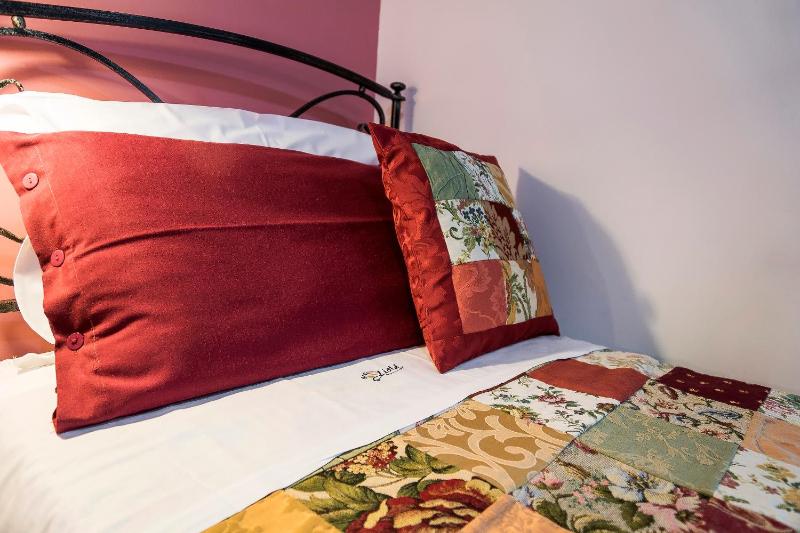 Twin Room image 3