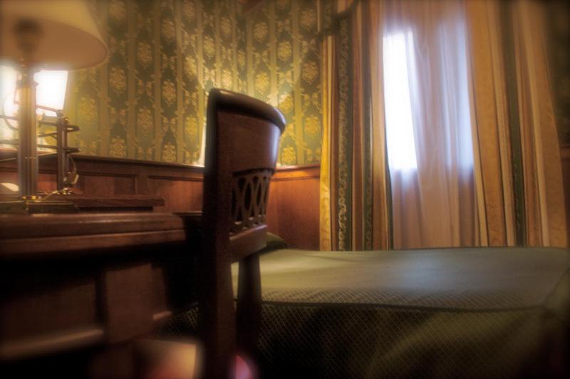 Small Double Room image 3