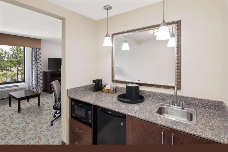 Hampton Inn & Suites Savannah-Airport - image 16