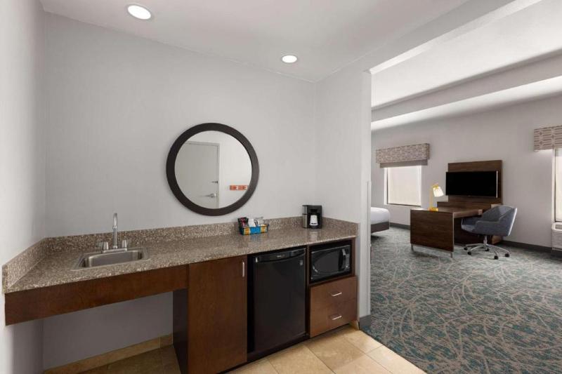 Hampton Inn & Suites Savannah-Airport - image 21