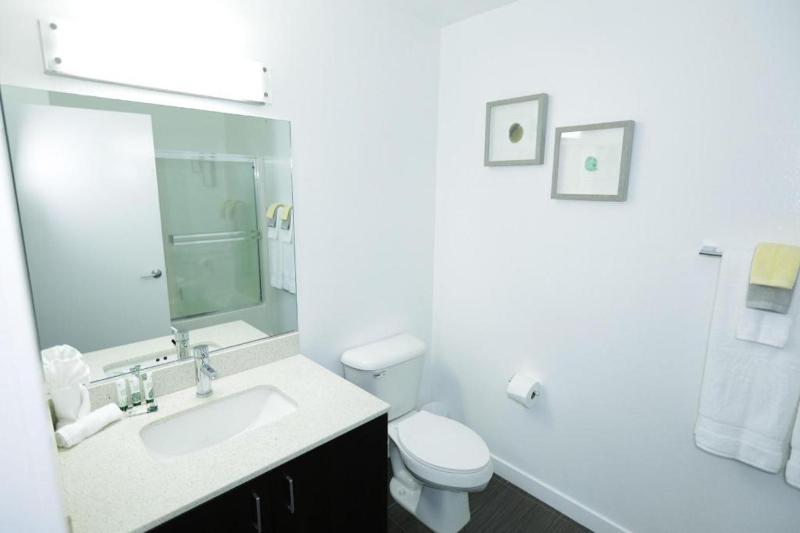 Downtown Cosmopolitan Residences - image 4