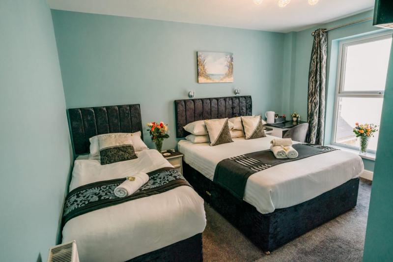 Standard Triple Room image 4