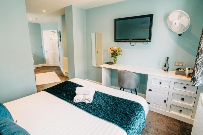 Deluxe Triple Room image 4