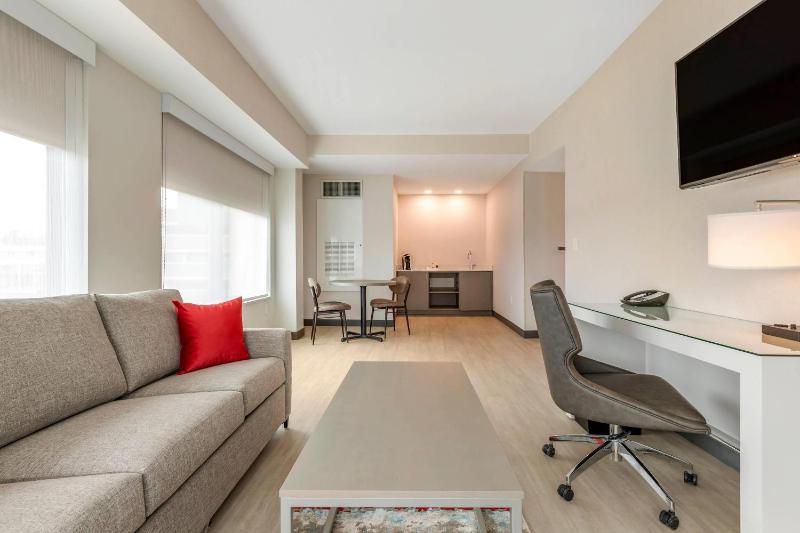 King Suite with Sofa Bed - Non-Smoking image 2