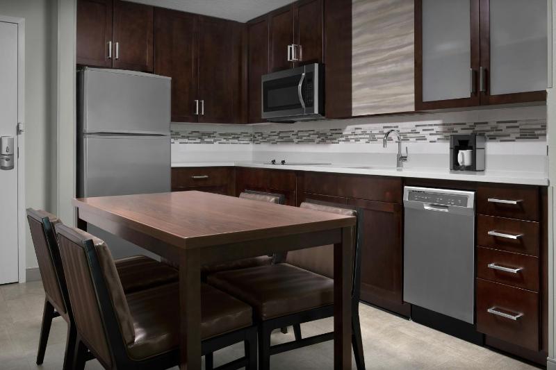 One-Bedroom Queen Suite  image 2