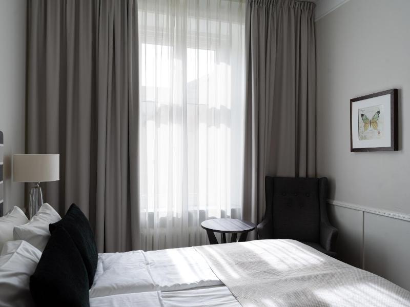 Economy Double Room (140 cm bed) - - Lilla Hotellet image 2