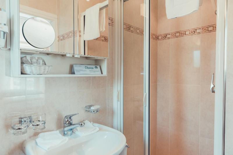 Panorama Double Room with Lake View image 2