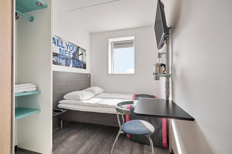 Standard Queen Room image 1