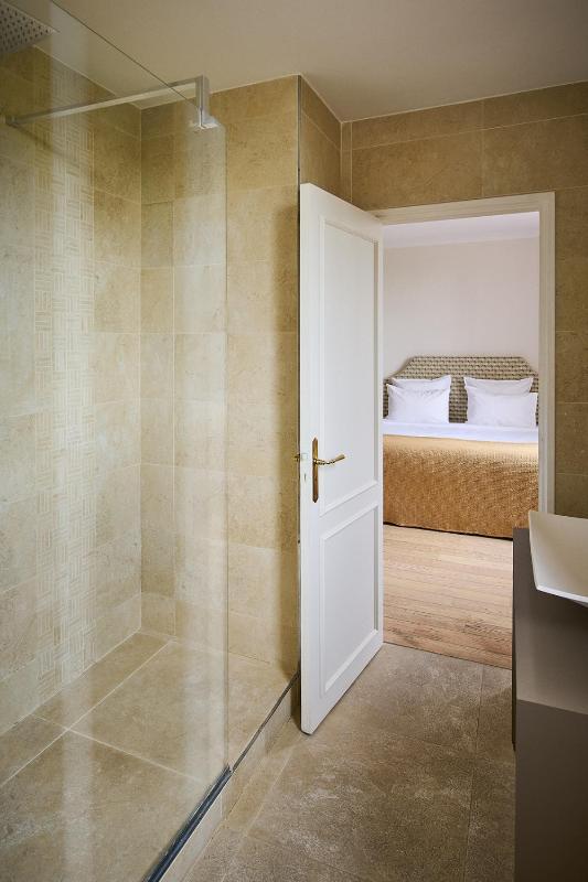 Deluxe Double Room image 1