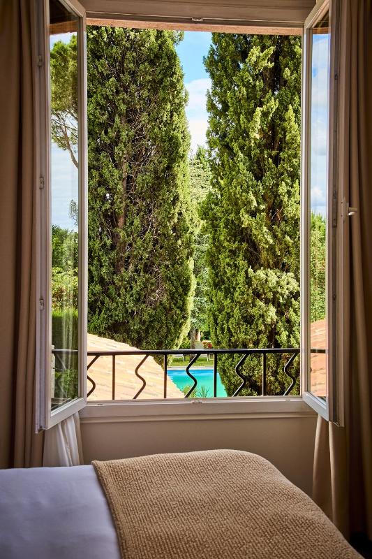 Deluxe Double Room image 3