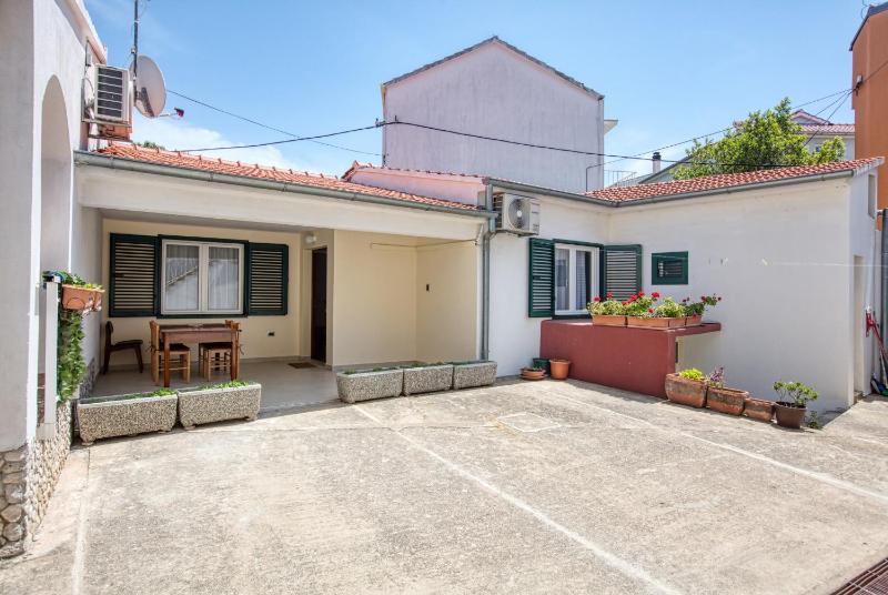 Two-Bedroom Apartment with Terrace and Sea View image 4