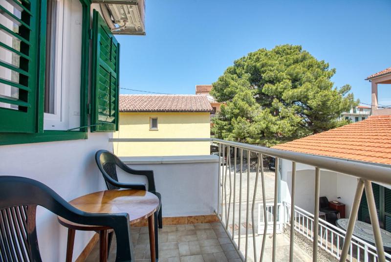 Three-Bedroom Apartment with Terrace and Sea View image 4