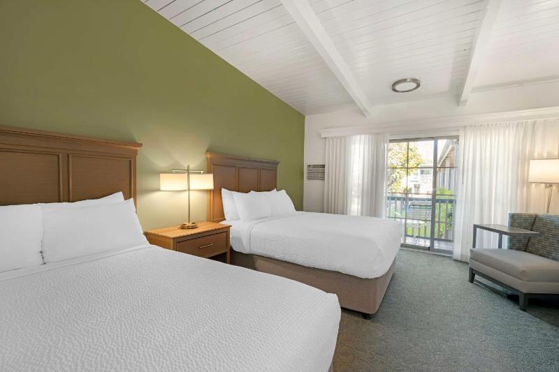 Double Room with Two Double Beds - Non Smoking image 1