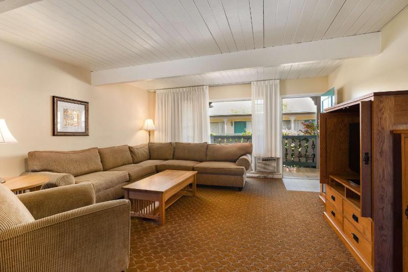 One-Bedroom Apartment with Sofa Bed image 1