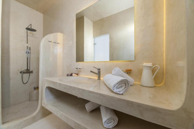 Junior Suite with external Hot Tub image 3