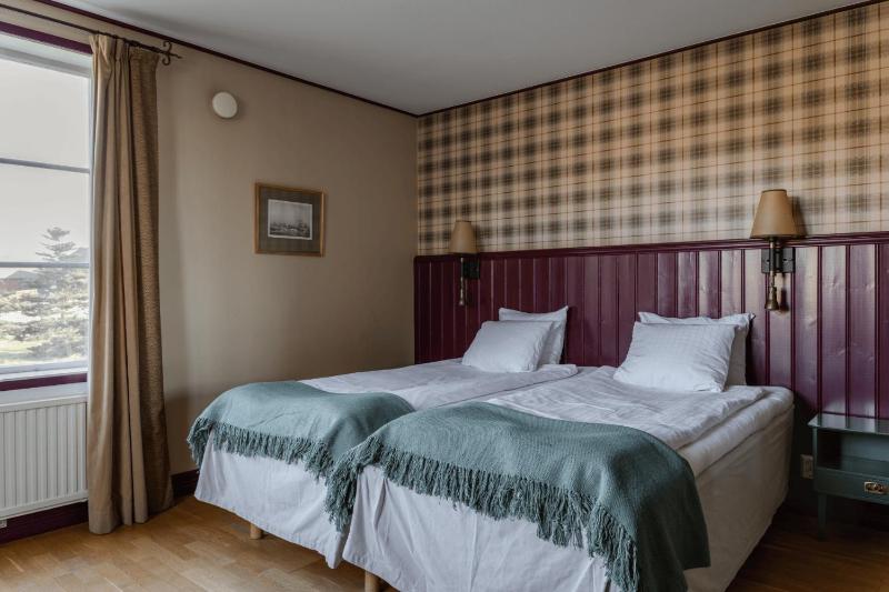 Standard Twin Room with Garden View image 4