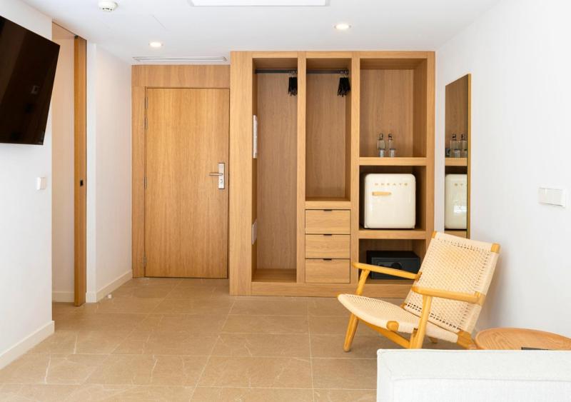 Suite with Garden image 3