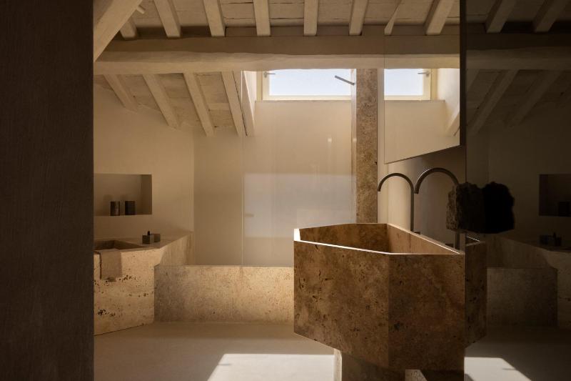 Nomos Hotel - image 2