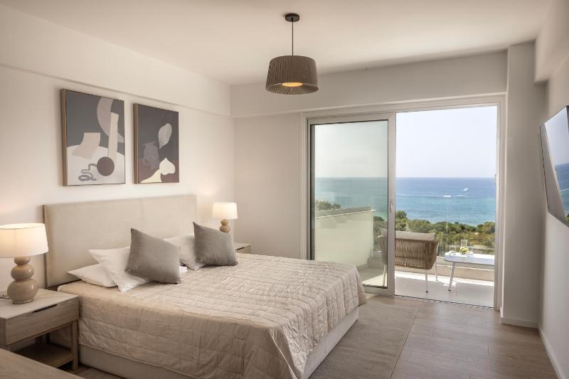 Deluxe Suite with Sea View image 1