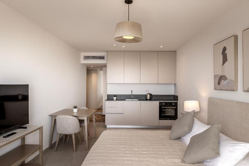 Deluxe Double Room with Sea View image 4