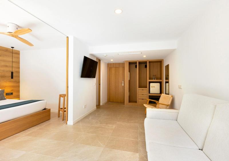 Suite with Garden (2 Adults + 2 Children) image 4