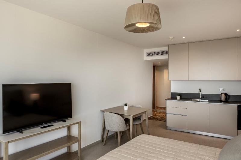 Deluxe Double Room with Sea View image 2