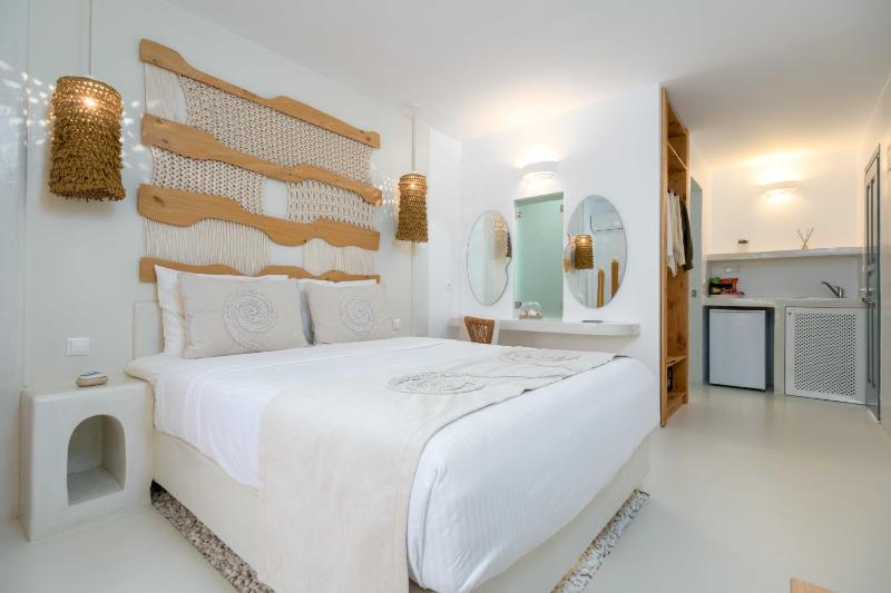 Superior Double Room with Street View image 1