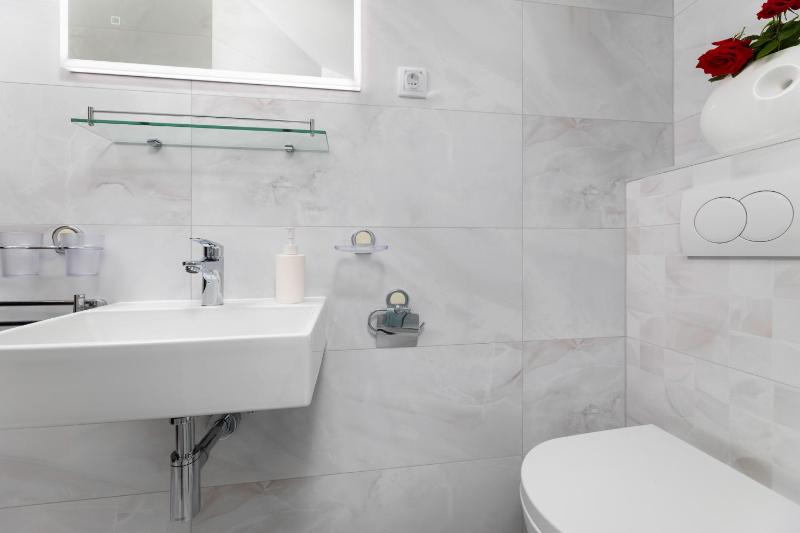 Apartment with Mountain View image 1