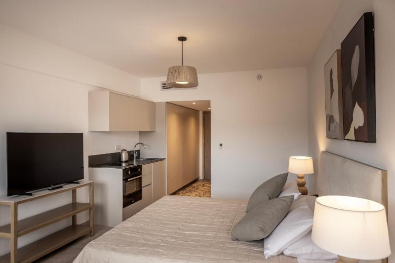 Deluxe Double Room image 2