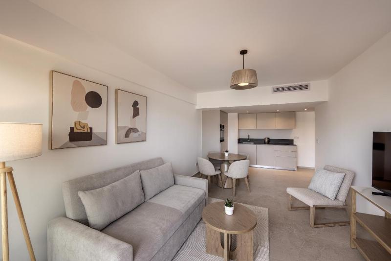 Deluxe Suite image 2