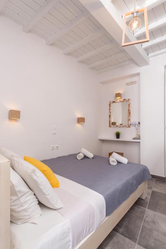 Orpheas Rooms - image 4