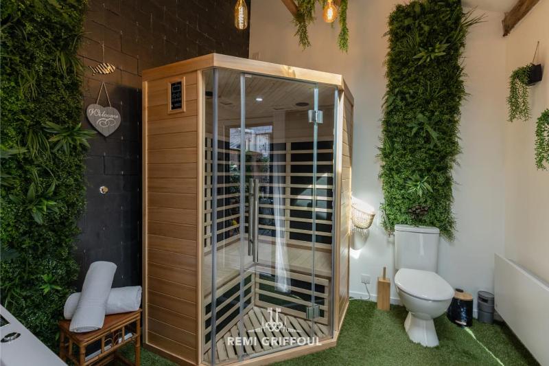 Le Spa de Lou Hot Tub Sauna & Private Patio 2 Guests - image 3