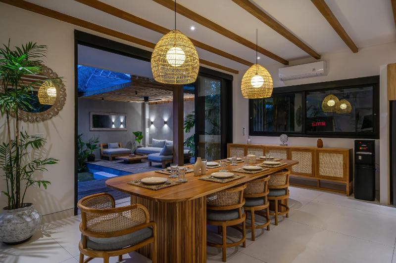 Casa Kameelya - Modern Tropical 4BR Villa in Central Canggu - image 5