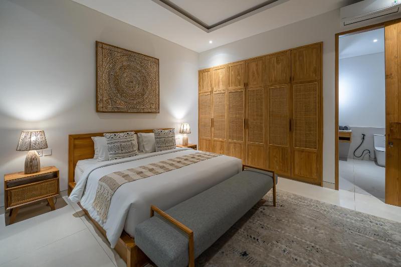 Casa Kameelya - Modern Tropical 4BR Villa in Central Canggu - image 14