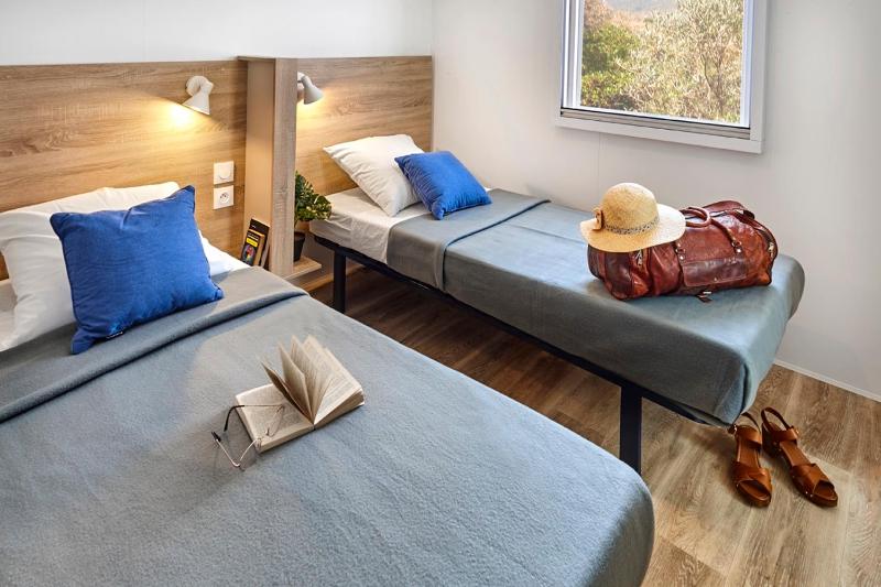 Two-Bedroom Luxury Lodge with Sea View image 1