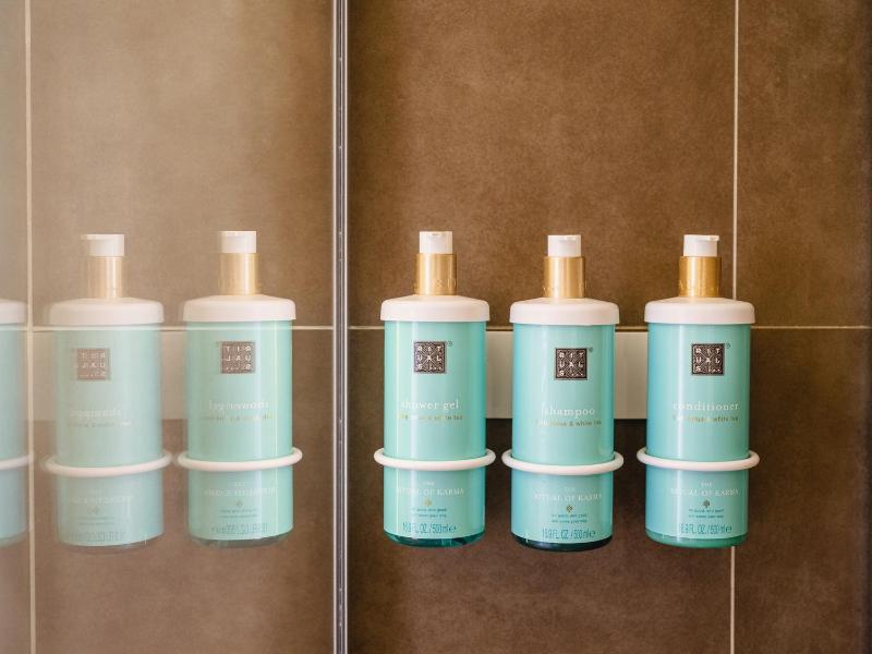 Executive Queen Room image 3