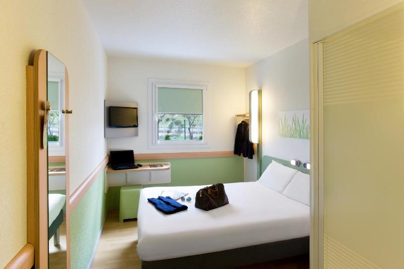Double Room image 4