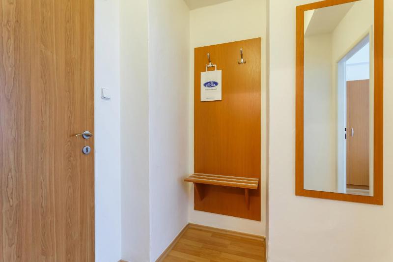 Standard Twin Room image 4