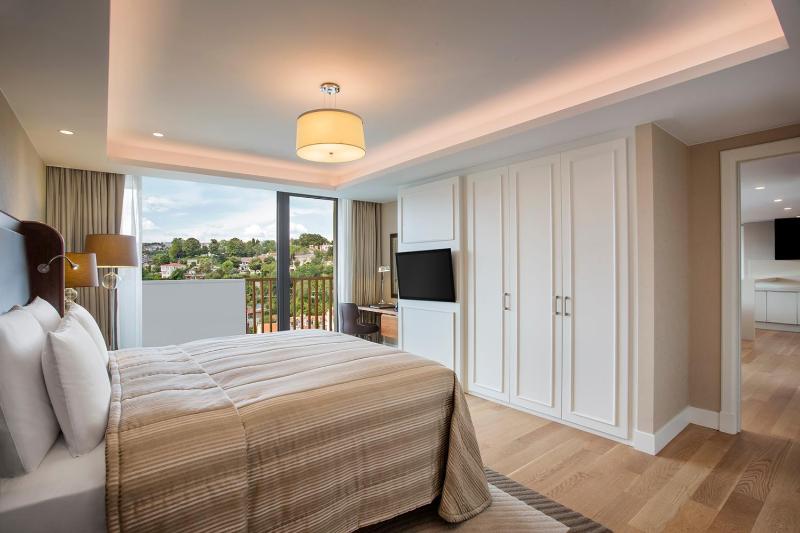 Two-Bedroom Residence with Marina View image 3