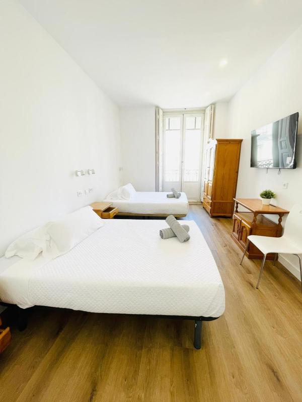 Standard Double or Twin Room with Balcony image 3