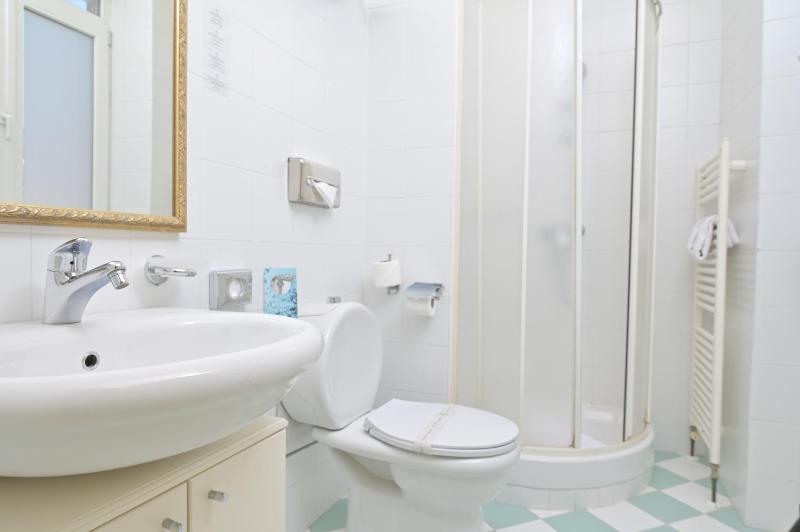 Standard Double or Twin Room image 1