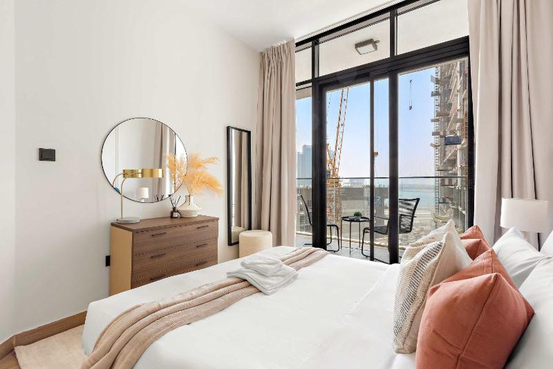 Silkhaus Vacation Homes Sunlit 1BDR Stay Near Al Maryah Island - image 2