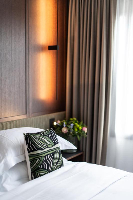 Botanic King Suite with Garden View image 1