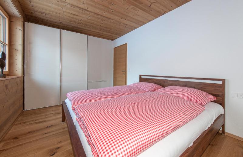 Apartment 8 image 4