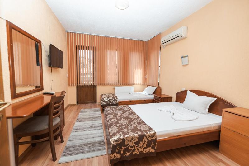 Triple Room with Balcony image 1