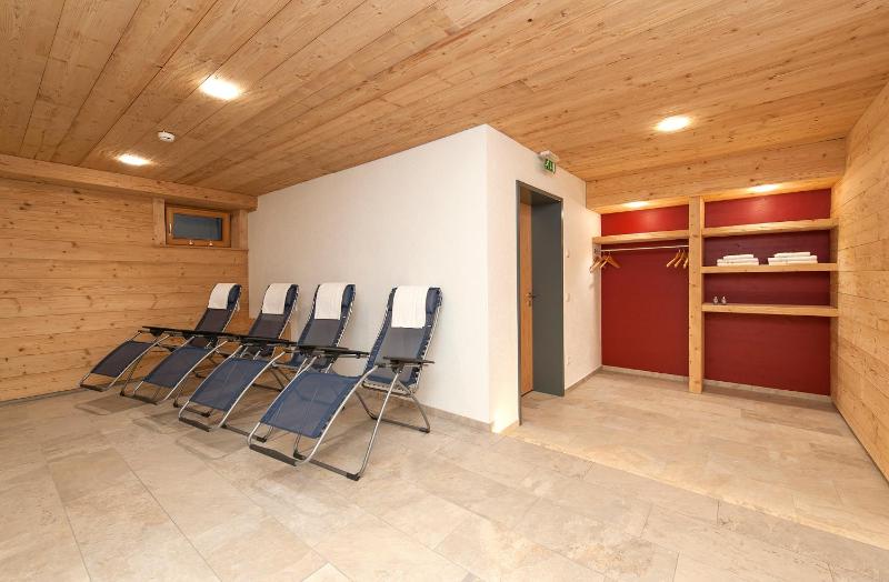 Apartment 7 image 3