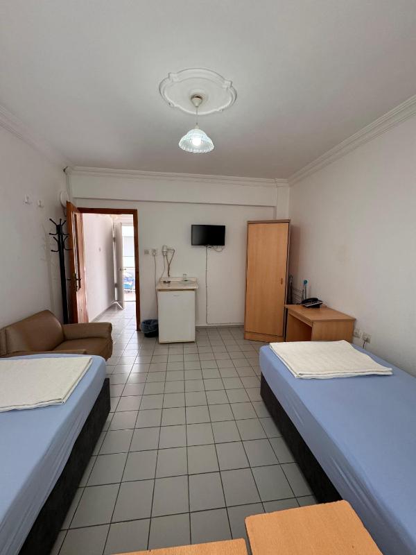 Standard Double Room image 3