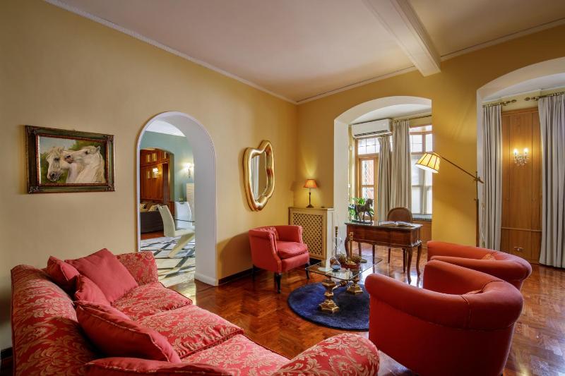Condotti Spanish Steps Ambassador Apartment - image 9